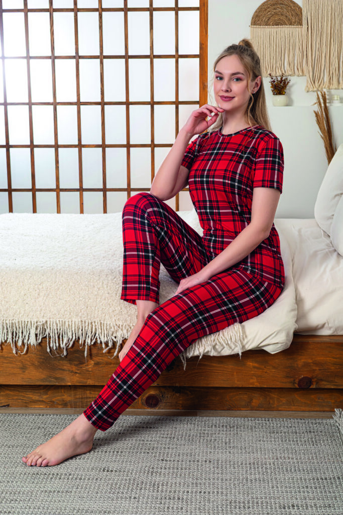 ekoseli biklet yaka pijama takımı